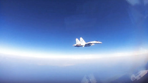 Опубликовано видео сближения Су-35 с американским противолодочным самолетом