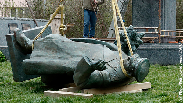 Чехия заявила о готовности вести переговоры о передаче России памятника Коневу
