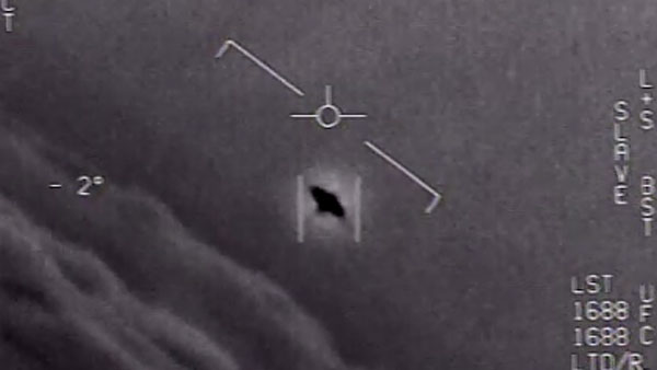 Пентагон показал видео с полетом НЛО