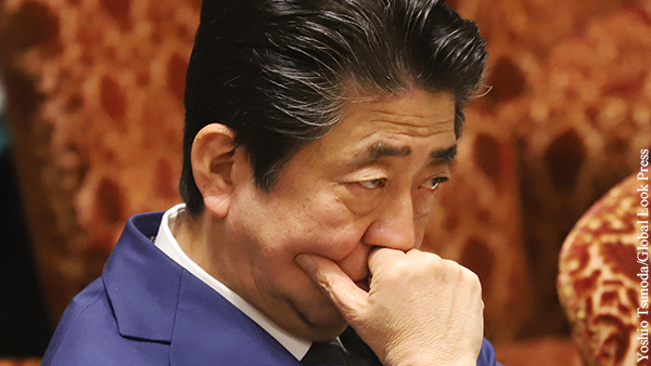 Эксперт объяснил отказ Абэ ехать на парад Победы в сентябре