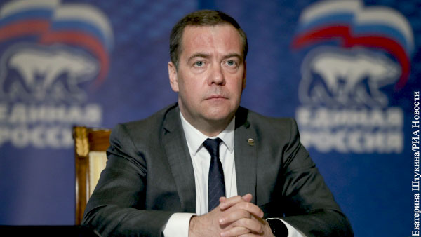 Медведев предложил единороссам направить месячную зарплату на борьбу с коронавирусом
