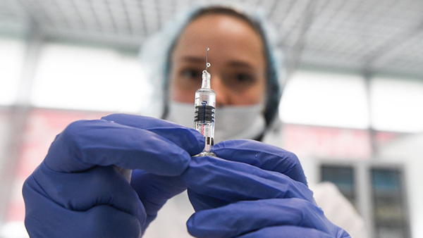 Путин поручил представить план разработки вакцин от коронавируса