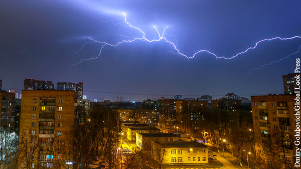 Москвичам пообещали первую весеннюю грозу