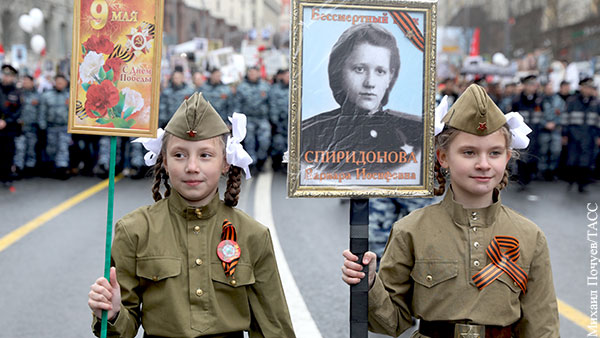Кононенко возмутился словами Арбатовой, сравнившей детей в военной форме с проститутками