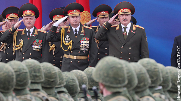 Политолог объяснил решение Лукашенко провести парад Победы 