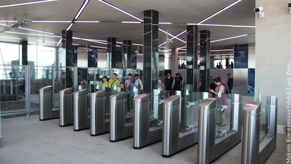 Вестибюли 16 станций метро Петербурга открыли для входа и выхода