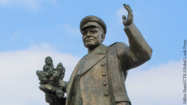 В парламенте Чехии назвали отвратительным снос памятника Коневу