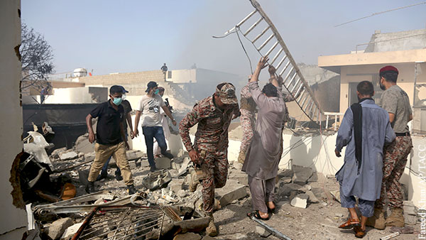 Авиаэксперт назвал вероятную причину катастрофы пассажирского лайнера в Карачи 