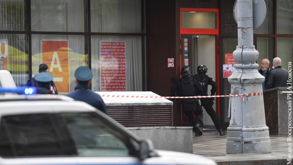 Полиция раскрыла подробности захвата заложников в банке в центре Москвы