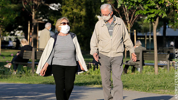 Терапевт назвал крайне важными прогулки на свежем воздухе для стариков