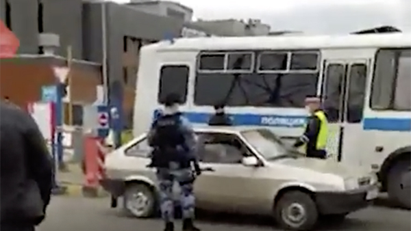 Полиция и ОМОН начали проверку на рынке «Фуд сити» в Москве