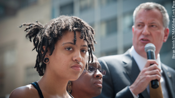 Дочь мэра Нью-Йорка арестована за участие в акции протеста