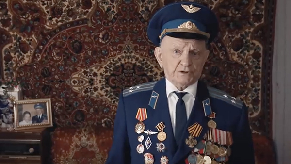 Эксперт: Навальному следует поклониться ветерану ВОВ при встрече