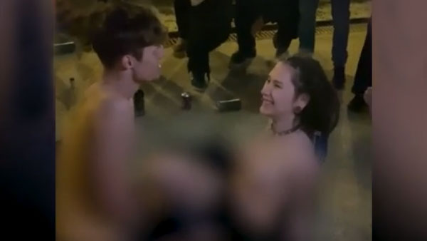 Занимавшимся сексом на площади в центре Москвы назначили наказание