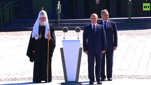 Путин посетил главный храм Минобороны