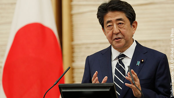 Эксперт объяснил желание Абэ изменить конституцию Японии 