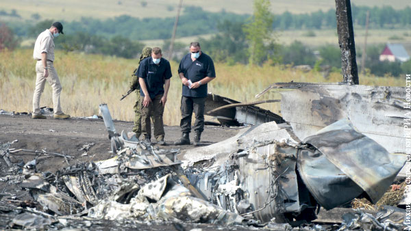 Нидерланды расследуют, почему Киев не закрыл небо над зоной крушения MH17
