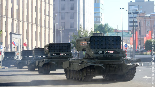 «Торнадо-С» и ТОС-2 впервые приняли участие в параде в Москве