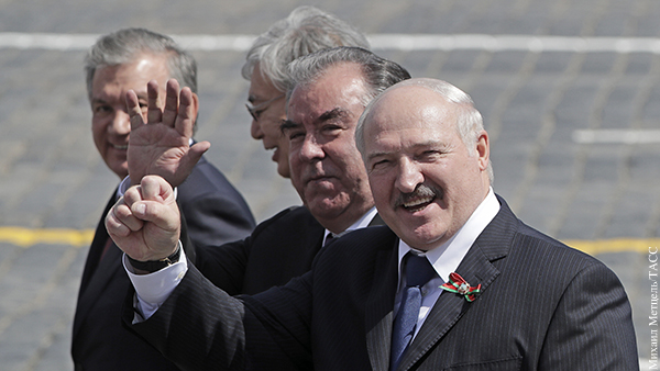 Лукашенко сразу после парада Победы вылетел в Минск