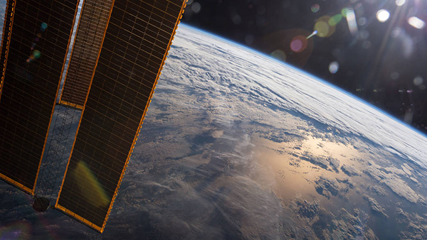 Россия подписала контракт на первый в истории выход туриста в открытый космос