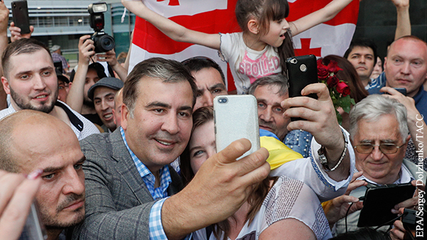 Поправки в конституции Грузии откроют путь к возрождению Саакашвили