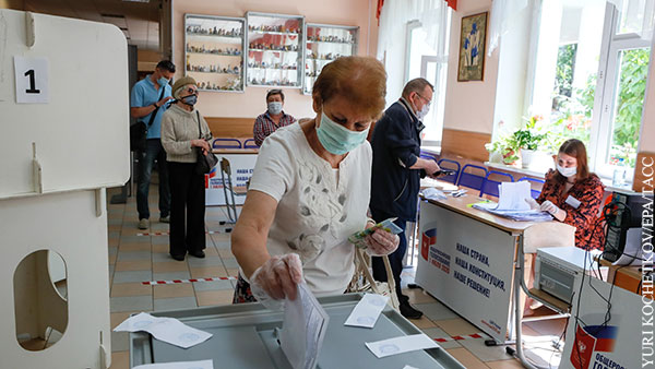 Поправки в Конституцию и борьба с пандемией объединили российское общество