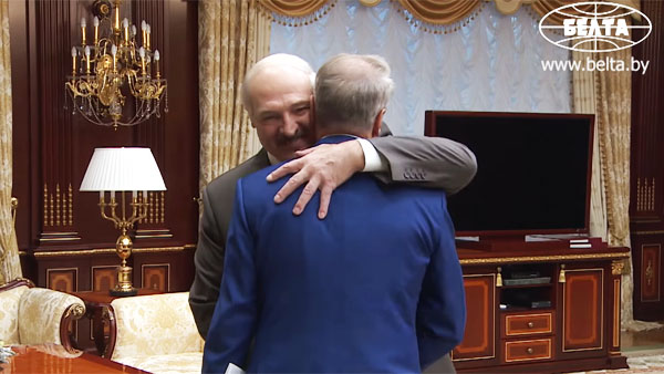 Лукашенко противопоставил работу Сбербанка и Белгазпромбанка