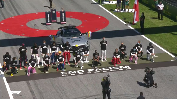 Российский гонщик F1 отказался вставать на колени в знак протеста против расизма