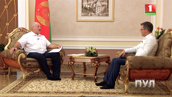 Лукашенко дал интервью босиком после встречи с Путиным
