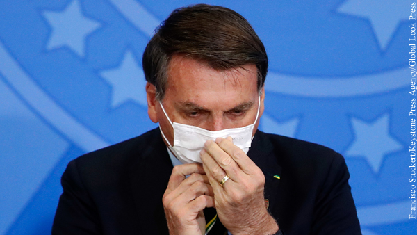 У президента Бразилии выявили симптомы коронавируса