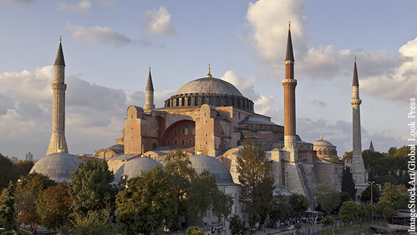 Госсовет Турции одобрил превращение собора Святой Софии в мечеть 