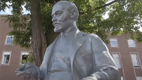 Поляки потребовали снести памятник Ленину в Германии