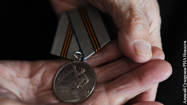 СБУ на границе с Россией изъяла у ветерана спецназа КГБ 50 медалей «75 лет Великой Победы»