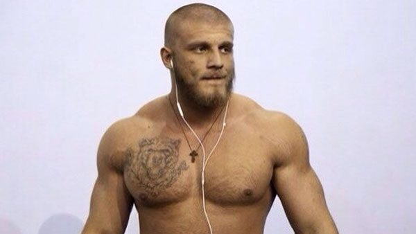 Россиянина исключили  из UFC за неонацистскую татуировку