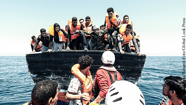 Капитан итальянского корабля спас тонувших беженцев и попал под суд