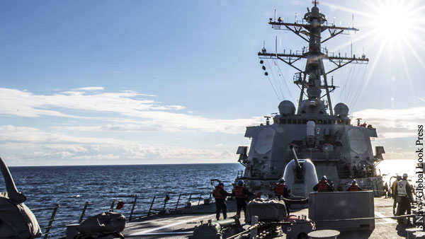 Черноморский флот взял под наблюдение эсминец ВМС США