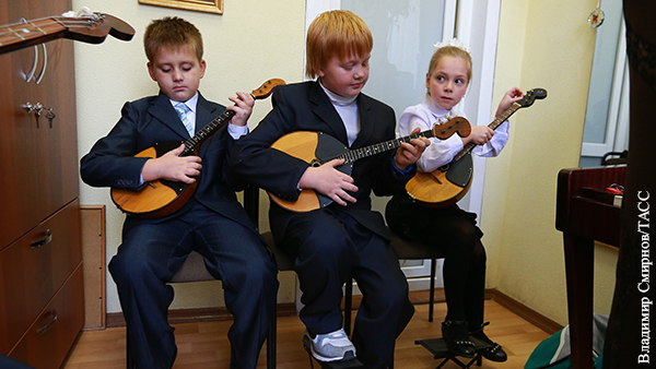 Детские школы искусств Бурятии получили музыкальные инструменты на 4 млн рублей