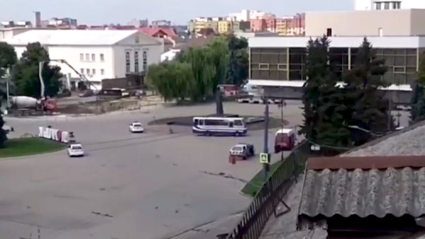 В Луцке обстреляли здание полиции, где Аваков проводит совещание