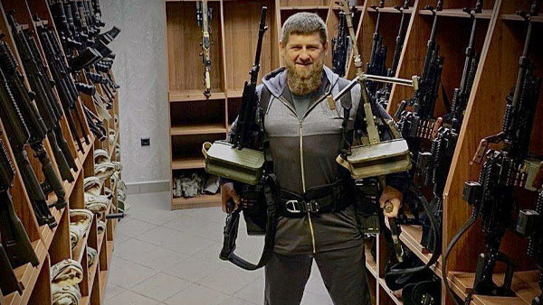 Кадыров объяснил фото с двумя пулеметами