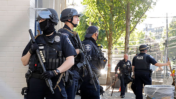 Полиция Сиэтла объявила беспорядки в городе мятежом