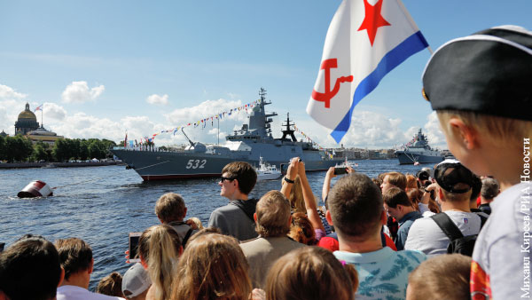 В Петербурге начался военно-морской парад в честь Дня ВМФ