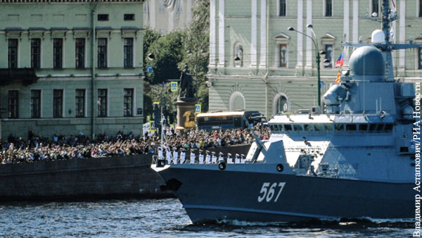 Камера показала подводную часть парада в Петербурге