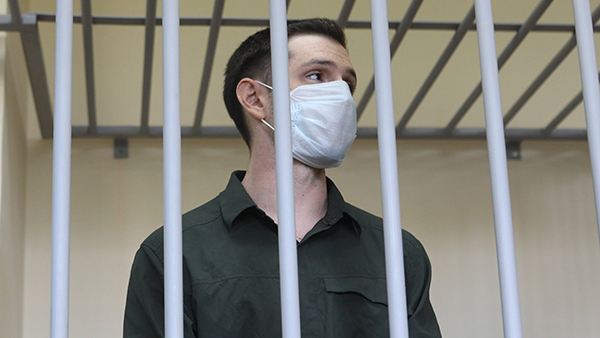 Американского студента приговорили к колонии за драку с полицейскими в Москве