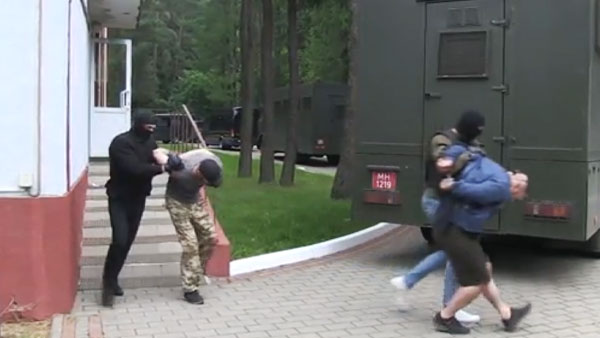 Киев потребует выдачи 28 задержанных в Белоруссии россиян