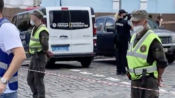 Захватчик заложников в Киеве потребовал выхода в прямой телеэфир