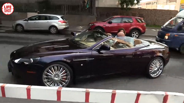 Добровинский покинул суд на Aston Martin с именной гравировкой