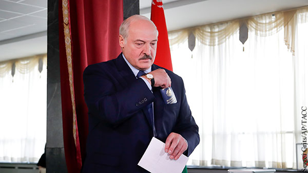 Лукашенко проголосовал на выборах и пригрозил желающим свергнуть власть
