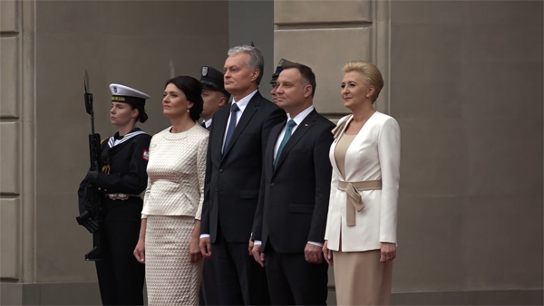 Лидеры Польши и Литвы призвали власти Белоруссии воздержаться от насилия