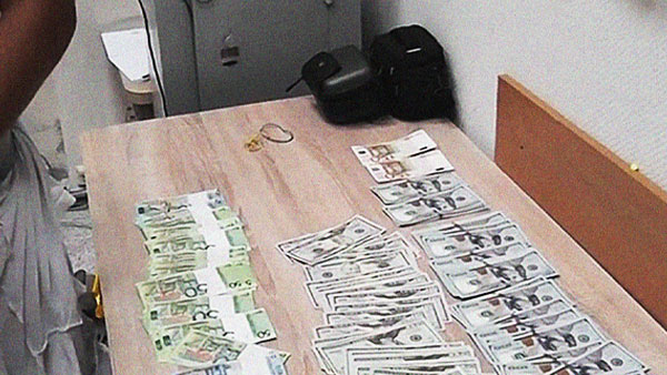 Белорусские СМИ показали кадры с валютой на «подкуп протестующих»
