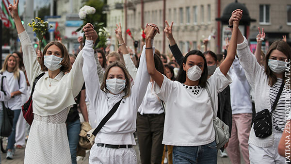 Белоруски вышли на мирный протест против действий силовиков